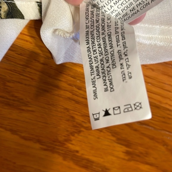 Black Tape L floral print on crème fully lined with side zip V neck dress - Picture 10 of 11